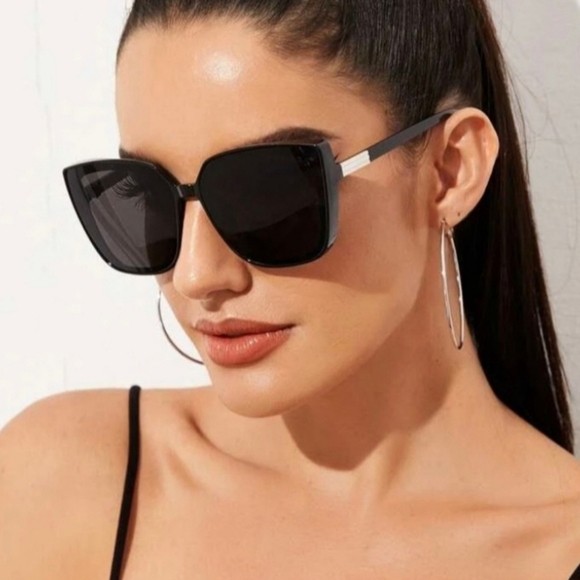Stylish Cateye Black Sunglasses - Picture 1 of 4